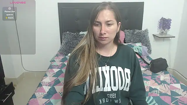 Snapshot of Iris_love18 chatting on 02-26-25, 02:15 Iris love18 online show from 02-26-25, 02:15