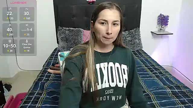 Snapshot of Iris_love18 chatting on 03-05-25, 08:32 Iris love18 online show from 03-05-25, 08:32