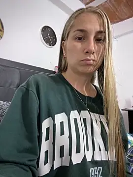 Snapshot of Iris_love18 chatting on 03-12-25, 07:38 Iris love18 online show from 03-12-25, 07:38