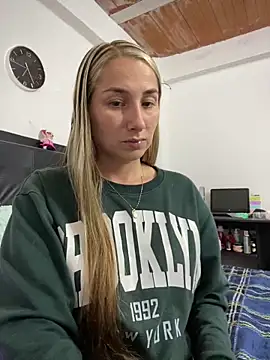 Snapshot of Iris_love18 chatting on 03-12-25, 11:44 Iris love18 online show from 03-12-25, 11:44