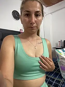 Snapshot of Iris_love18 chatting on 03-17-25, 08:09 Iris love18 online show from 03-17-25, 08:09