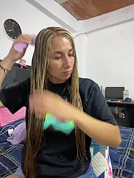 Snapshot of Iris_love18 chatting on 03-22-25, 12:39 Iris love18 online show from 03-22-25, 12:39