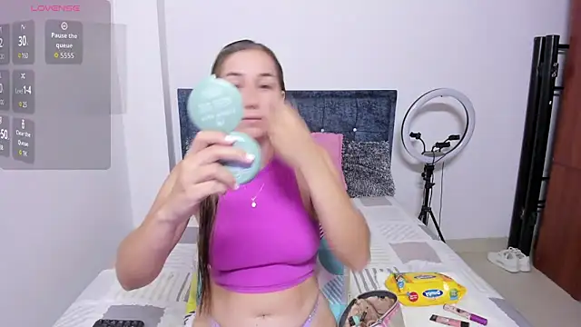 Snapshot of Iris_love18 chatting on 09-13-25, 04:29 Iris love18 online show from 09-13-25, 04:29