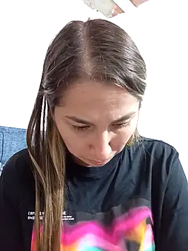 Snapshot of Iris_love18 chatting on 10-12-25, 05:12 Iris love18 online show from 10-12-25, 05:12