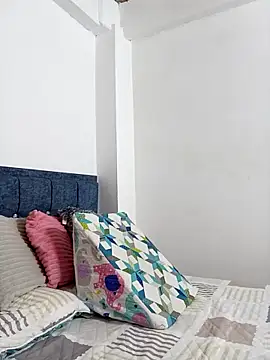 Snapshot of Iris_love18 chatting on 10-18-25, 09:59 Iris love18 online show from 10-18-25, 09:59