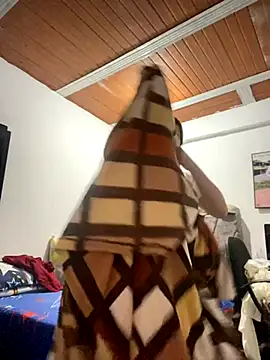 Snapshot of Iris_love18 chatting on 10-23-25, 04:50 Iris love18 online show from 10-23-25, 04:50