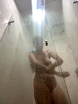 Snapshot of Iris_love18 chatting on 10-24-25, 11:06 Iris love18 online show from 10-24-25, 11:06