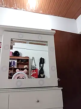 Snapshot of Iris_love18 chatting on 10-27-25, 05:06 Iris love18 online show from 10-27-25, 05:06