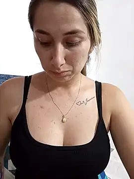 Snapshot of Iris_love18 chatting on 10-29-25, 07:15 Iris love18 online show from 10-29-25, 07:15