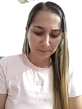 Snapshot of Iris_love18 chatting on 11-02-25, 08:55 Iris love18 online show from 11-02-25, 08:55