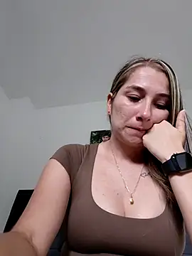 Iris love18 online show from 02-15-26, 08:27