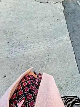 Snapshot of Ina_HotX chatting on 12-05-24, 01:28 Ina HotX online show from 12-05-24, 01:28