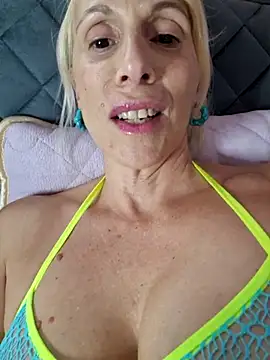 Snapshot of Ina_HotX chatting on 09-22-25, 02:08 Ina HotX online show from 09-22-25, 02:08