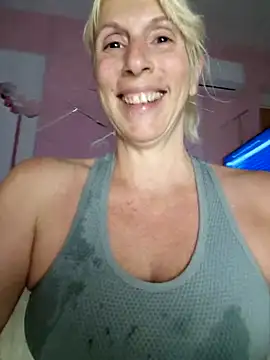 Snapshot of Ina_HotX chatting on 10-02-25, 04:58 Ina HotX online show from 10-02-25, 04:58