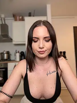 AvaGianna online show from 12-12-24, 11:03