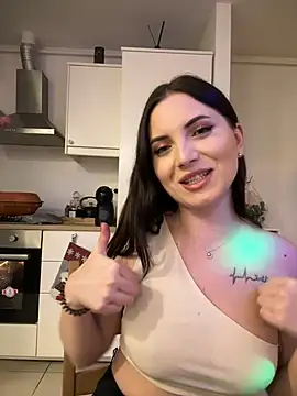 Snapshot of AvaGianna chatting on 12-28-24, 03:37 AvaGianna online show from 12-28-24, 03:37