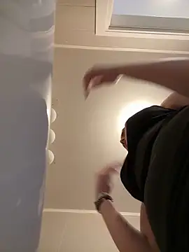 Snapshot of AvaGianna chatting on 01-10-25, 09:10 AvaGianna online show from 01-10-25, 09:10