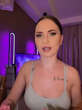 Snapshot of AvaGianna chatting on 01-25-25, 06:13 AvaGianna online show from 01-25-25, 06:13