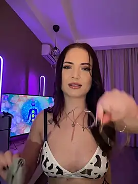 Snapshot of AvaGianna chatting on 02-25-25, 05:04 AvaGianna online show from 02-25-25, 05:04