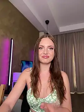 Snapshot of AvaGianna chatting on 10-18-25, 09:21 AvaGianna online show from 10-18-25, 09:21