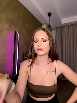 Snapshot of AvaGianna chatting on 11-18-25, 04:11 AvaGianna online show from 11-18-25, 04:11