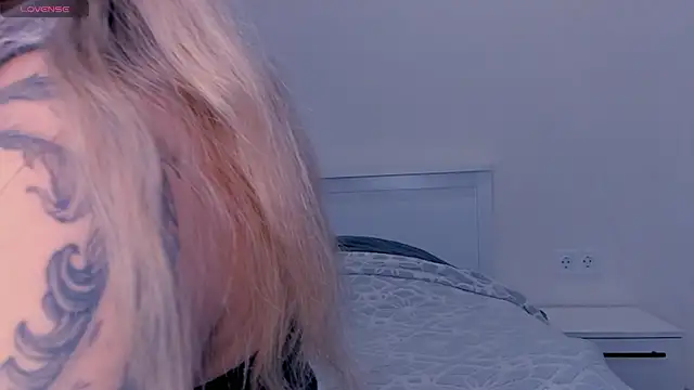 Snapshot of MeowRinnie chatting on 09-13-25, 10:48 MeowRinnie online show from 09-13-25, 10:48