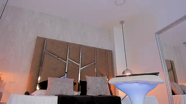 Snapshot of Martinaa_Jones_ chatting on 12-14-25, 12:10 Martinaa Jones online show from 12-14-25, 12:10