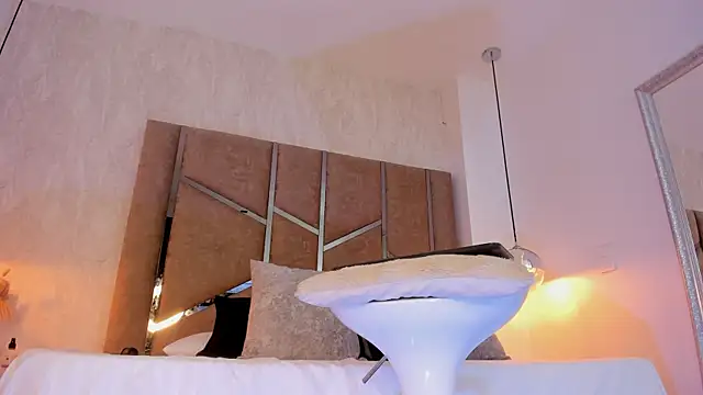 Snapshot of Martinaa_Jones_ chatting on 12-16-25, 12:10 Martinaa Jones online show from 12-16-25, 12:10