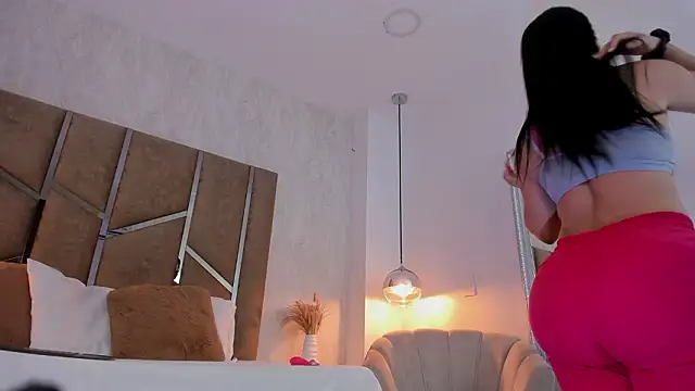 Martinaa Jones  online show from 02-11-26, 12:10