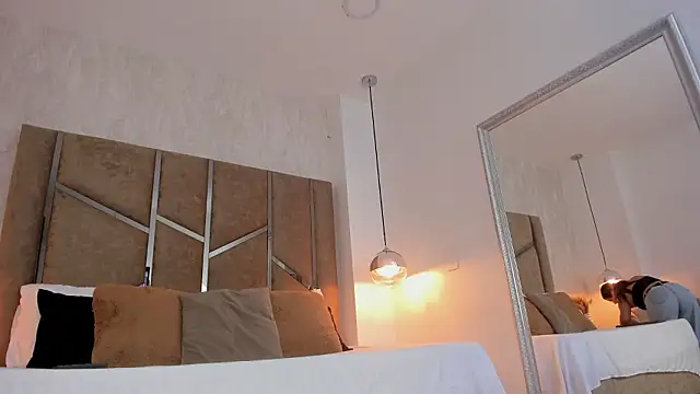 Martinaa Jones  online show from 03-08-26, 12:31