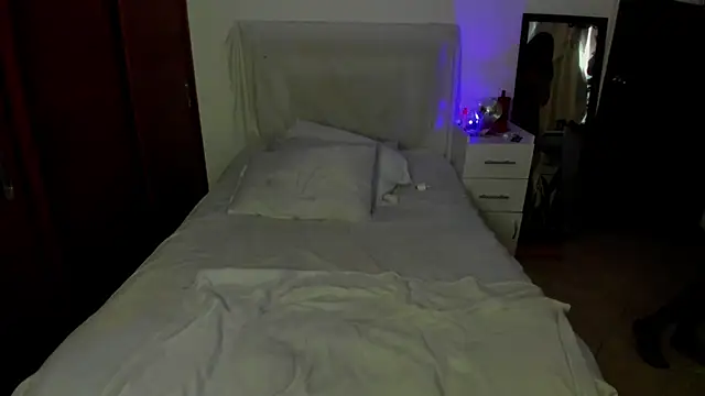 Lucyerobbie online show from 11-15-25, 08:05