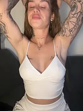 EmiliaCatalina online show from 04-19-26, 12:54