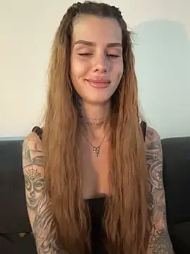 Snapshot of EmiliaCatalina chatting on 05-31-26, 09:27 EmiliaCatalina online show from 05-31-26, 09:27
