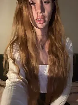 Snapshot of EmiliaCatalina chatting on 06-07-26, 01:32 EmiliaCatalina online show from 06-07-26, 01:32