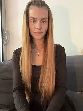 EmiliaCatalina online show from 07-15-26, 06:02