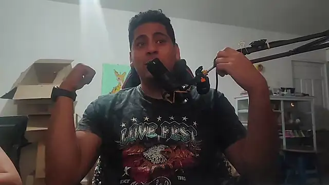 Snapshot of ElferXXX chatting on 10-27-25, 02:37 ElferXXX online show from 10-27-25, 02:37