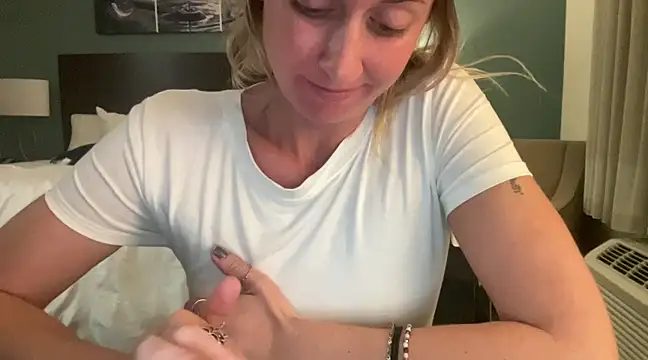 Snapshot of Aggbb chatting on 01-19-25, 01:43 Aggbb online show from 01-19-25, 01:43