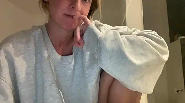 Snapshot of Aggbb chatting on 02-06-25, 12:22 Aggbb online show from 02-06-25, 12:22