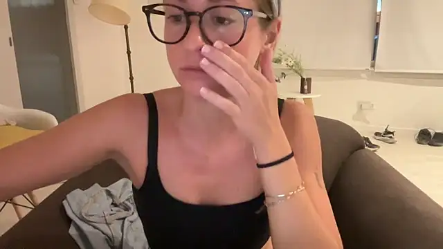 Snapshot of Aggbb chatting on 03-06-25, 10:09 Aggbb online show from 03-06-25, 10:09