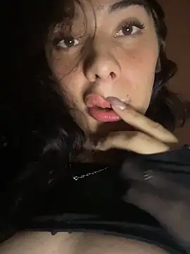 Snapshot of NICOLSKINNY1 chatting on 03-06-25, 02:51 NICOLSKINNY1 online show from 03-06-25, 02:51