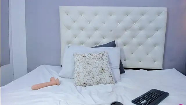 Snapshot of NICOLSKINNY1 chatting on 10-06-25, 09:45 NICOLSKINNY1 online show from 10-06-25, 09:45