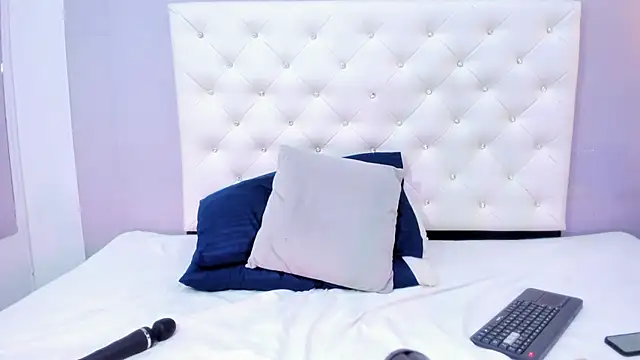 Snapshot of NICOLSKINNY1 chatting on 10-24-25, 09:22 NICOLSKINNY1 online show from 10-24-25, 09:22