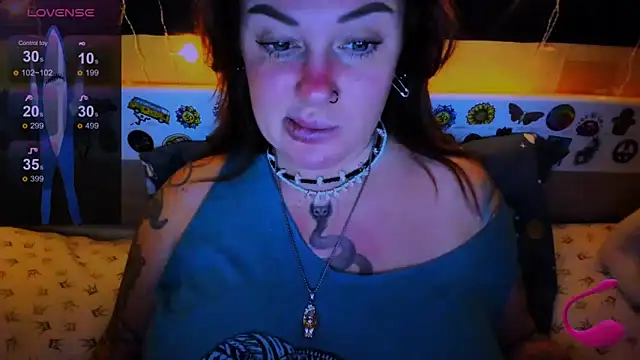 EllieOz online show from 01-13-25, 04:19