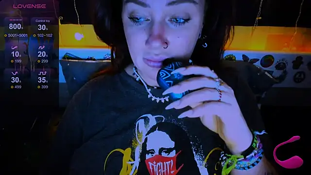 EllieOz online show from 03-10-25, 03:52