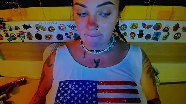 EllieOz online show from 10-05-25, 06:39