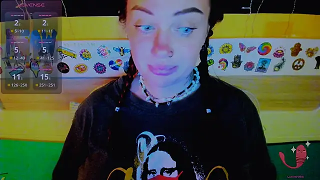 EllieOz online show from 10-25-25, 05:08