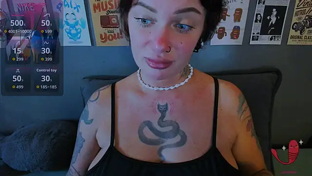 Snapshot of EllieOz chatting on 06-22-26, 04:59 EllieOz online show from 06-22-26, 04:59