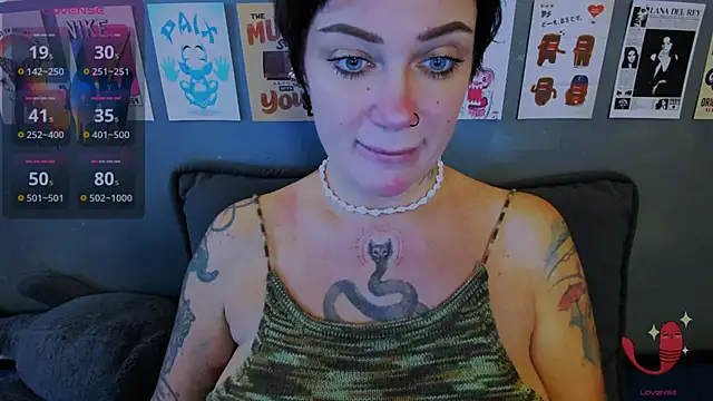 Snapshot of EllieOz chatting on 07-08-26, 01:04 EllieOz online show from 07-08-26, 01:04