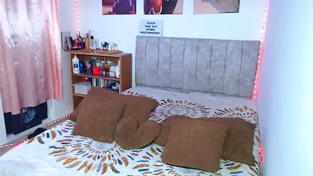 Snapshot of JossieGrey chatting on 01-14-25, 10:06 JossieGrey online show from 01-14-25, 10:06