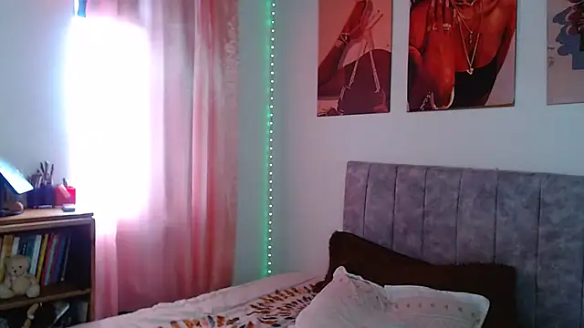 Snapshot of JossieGrey chatting on 02-21-25, 02:27 JossieGrey online show from 02-21-25, 02:27